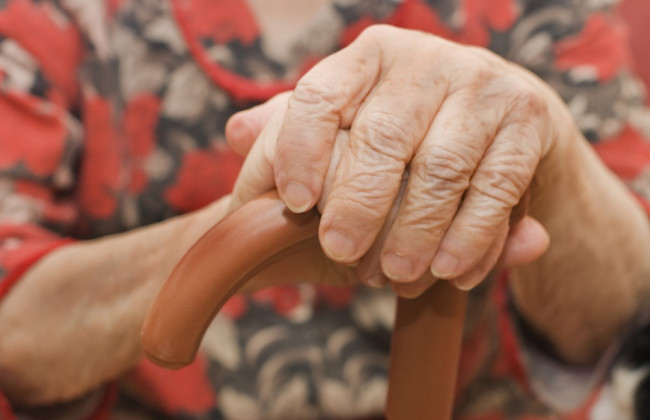 Руководство все скрыло: в доме престарелых сильно избили женщину