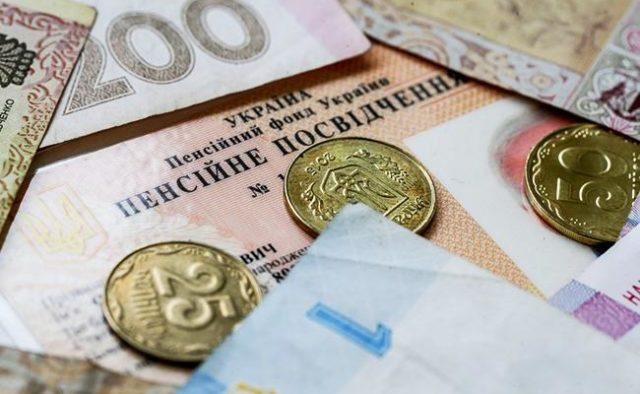Пенсии в Украине: как будут повышать выплаты