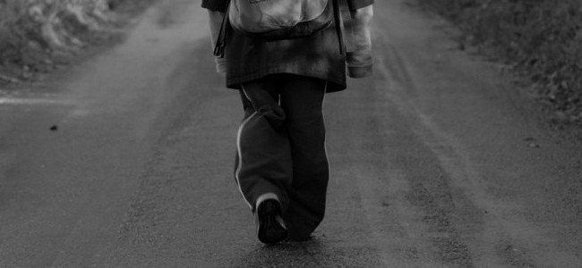 Без пищи и воды: горе-родители оставили троих детей в заброшенном доме