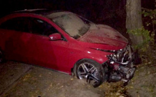 Автомобиль с невестой влетел в дерево под Львовом: подробности ДТП