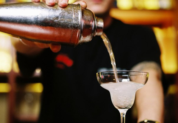 Устанавливал «прослушку» в кафе: в Донецкой области бармена осудили к 14 годам заключения