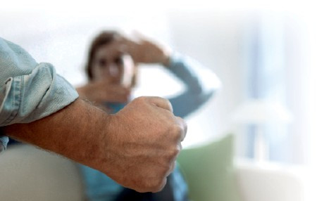 Горе-отец избил дочь в Сумской области и заявил о ее исчезновении