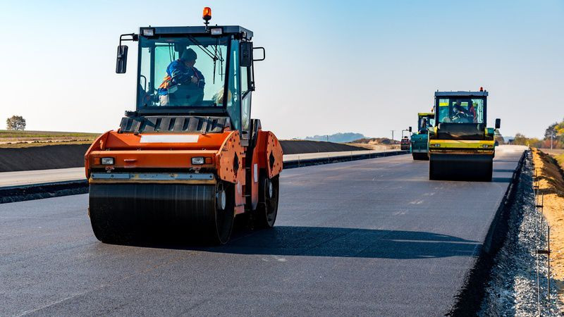 В Сумах директор ООО присвоил 850 тысяч гривен бюджетных средств при строительстве дороги