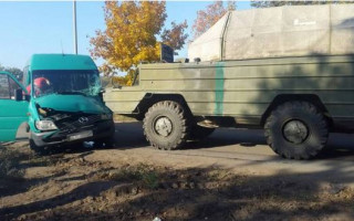 Зенитно-ракетный комплекс протаранил маршрутку в Днепропетровской области: есть пострадавшие