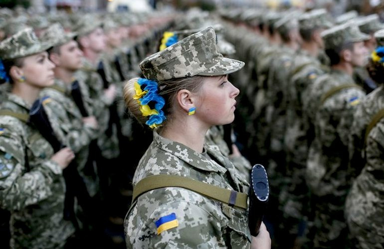 Равноправие женщин и мужчин во время военной службы: Президент подписал закон