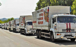 «Рулет с опарышами»: офицер ВСУ показал отвратительную «гумпомощь» РФ