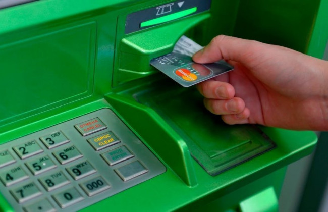 ПриватБанк приостановит обслуживание всех операций с платежными картами