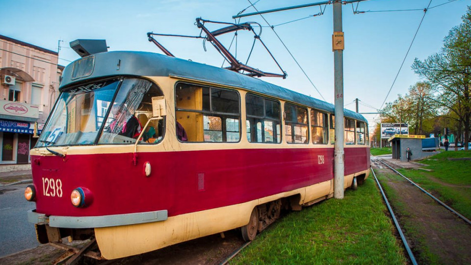 Масштабная авария в Днепропетровской области: трамвай протаранил три легковушки
