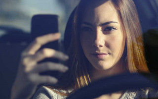 Авария в прямом эфире: девушка врезалась в джип во время стрима в Instagram