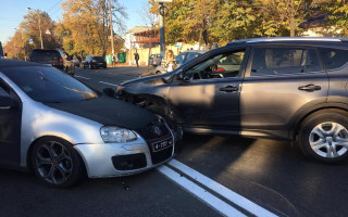 Иностранец-дипломат разбил два автомобиля в Киеве: пострадал ветеран АТО