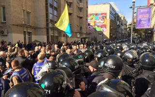 На Майдане пытались установить палатку: дошло до драки