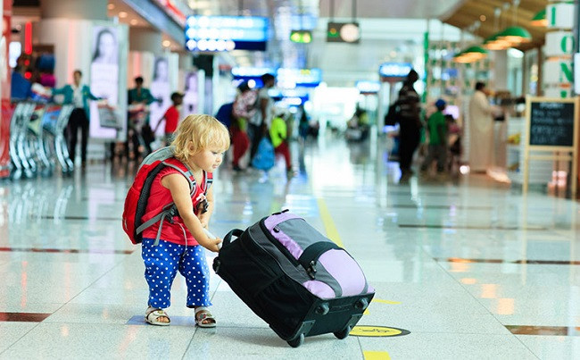Выезд с ребенком за границу без согласия одного из родителей: разъяснения суда