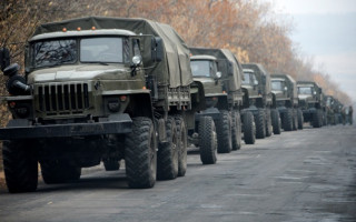 Две большие колонны российской техники зафиксировали на Донбассе