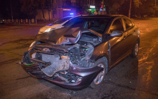 Неосторожно развернулся: в Киеве произошло тройное ДТП