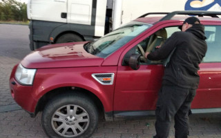 Розбій на дорогах: на водіїв та автомобілі нападають невідомі