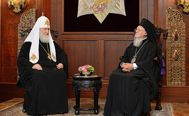 Разборки как в средневековье: соцсети комментируют разрыв отношений РПЦ с Константинополем