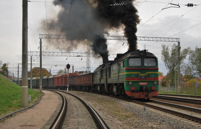 Страшная авария с тремя погибшими: в Кривом Роге столкнулись тепловозы