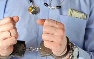 Вимагав хабара з ветерана АТО: у Львові затримали головного лікаря поліклініки