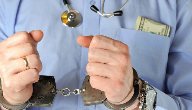 Вимагав хабара з ветерана АТО: у Львові затримали головного лікаря поліклініки