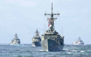 Два военных корабля перебросила Россия в Азовское море