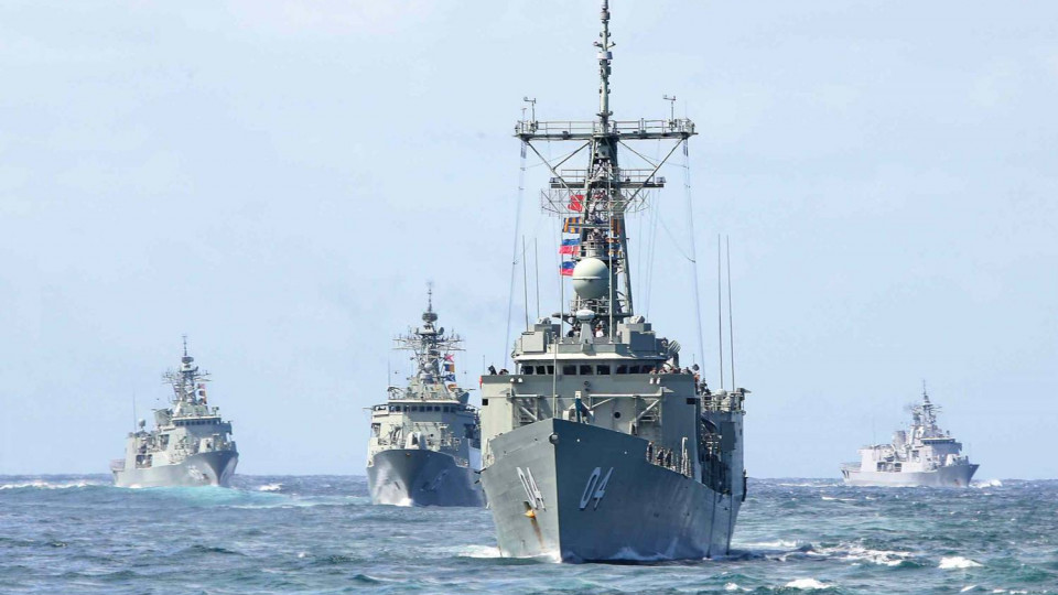 Два военных корабля перебросила Россия в Азовское море