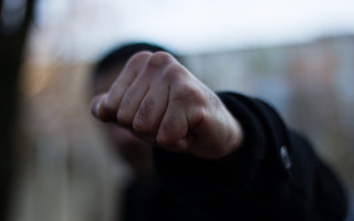 Мертве тіло лежало на дорозі: на Львівщині чоловік до смерті забив жінку