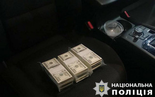 Хабар у $150 тисяч: втікаючи, зловмисник скоїв ДТП