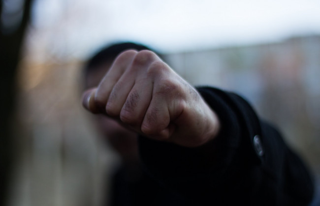 Мертве тіло лежало на дорозі: на Львівщині чоловік до смерті забив жінку