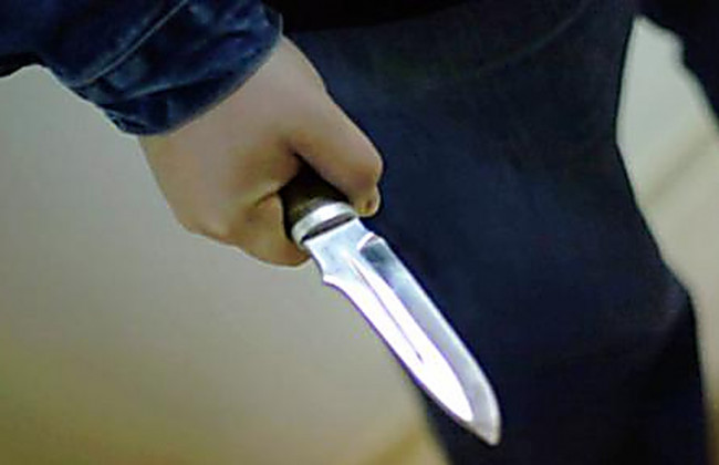 Угрожали ножом: неизвестные напали на школьника в Запорожье