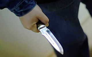 Угрожали ножом: неизвестные напали на школьника в Запорожье