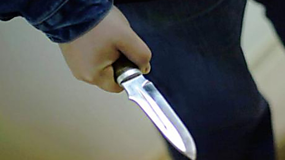 Угрожали ножом: неизвестные напали на школьника в Запорожье