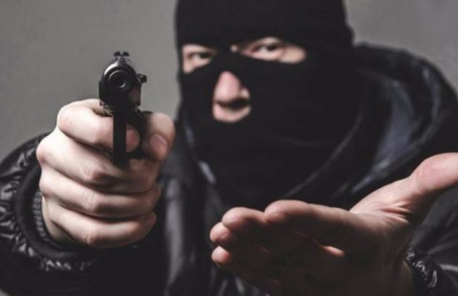 Угрожали пистолетом и газовым баллончиком: под Одессой задержали грабителя