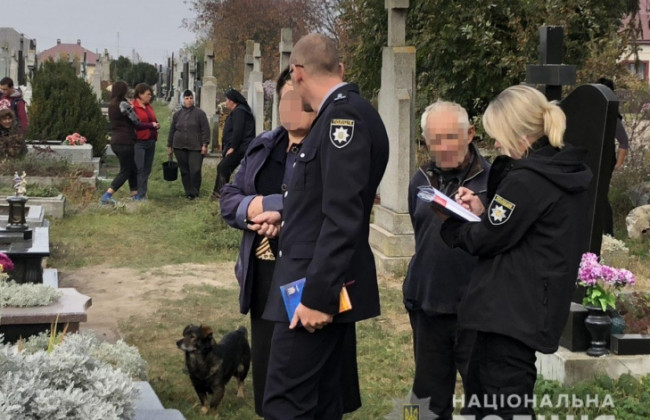 На кладбище под Львовом нашли мертвого младенца