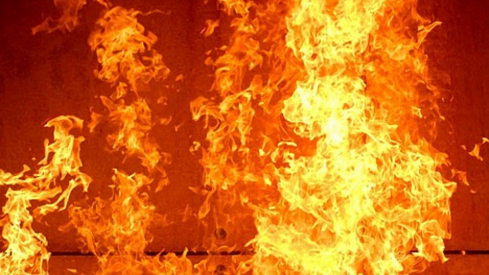 В Харькове масштабный пожар: горит большой склад зерна