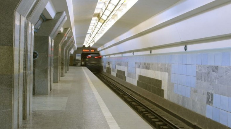 В метро Харькова мужчина упал с платформы на рельсы: все подробности