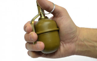 Погрожував гранатою: зухвалий напад на магазин у Києві