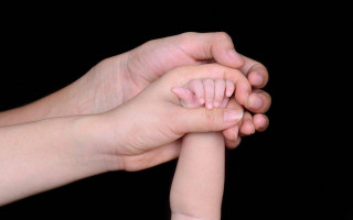 Перерезала горло: горе-мать убила собственного ребенка