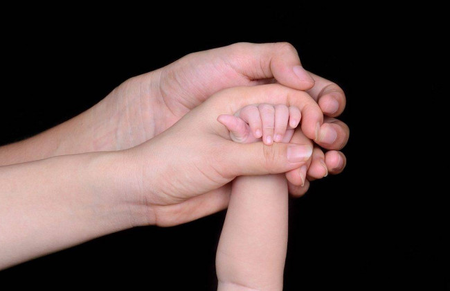 Перерезала горло: горе-мать убила собственного ребенка