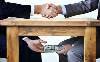 Вимагали $50 тисяч: у столиці на хабарі спіймали групу копів