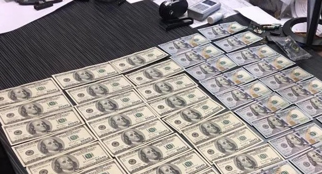 У Києві затримали небезпечну групу «перевертнів у погонах»