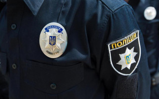 П'яна компанія жорстоко побила двох копів