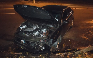 Двойное ДТП в Киеве: столкнулись 4 автомобиля и эвакуатор