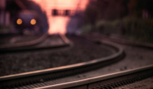 На Львівщині швидкісний потяг насмерть збив десятикласницю