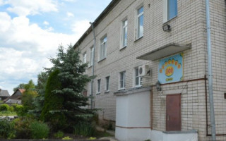Дети были в помещении: ураган сорвал крышу детсада в Одесской области