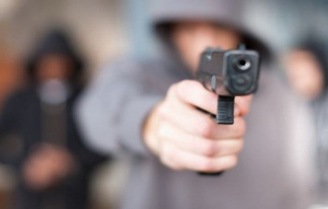 Выстрелил в ногу и скрылся на Maybach: в Киеве произошла стрельба