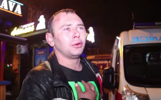 В центре Киева мужчина покусал двоих человек