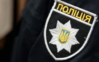 Пьяная женщина во Львове перевозила в багажнике трех детей