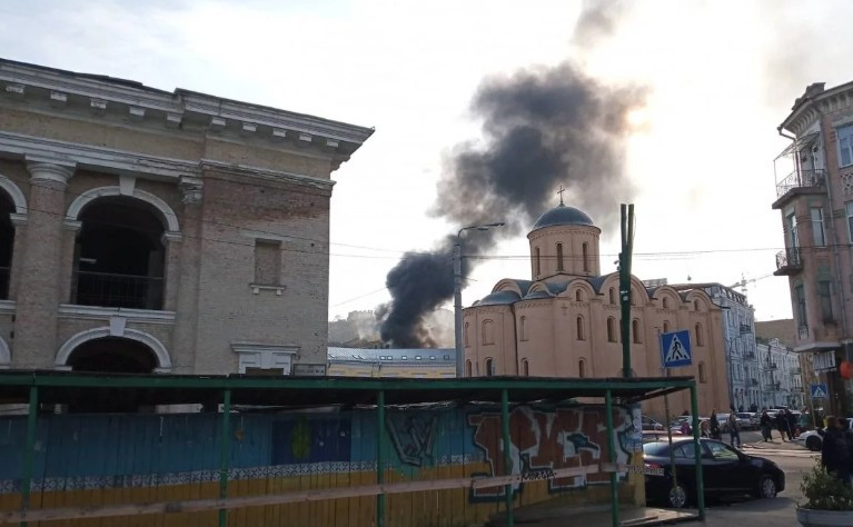 В Киеве возле посольства Нидерландов произошел пожар