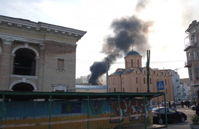 В Киеве возле посольства Нидерландов произошел пожар