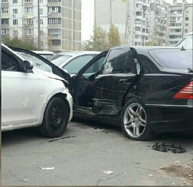 Убегали от полиции и разбили 7 автомобилей: в Киеве задержали грабителей
